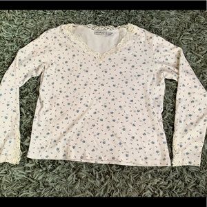 Flower long sleeve shirt with lace design